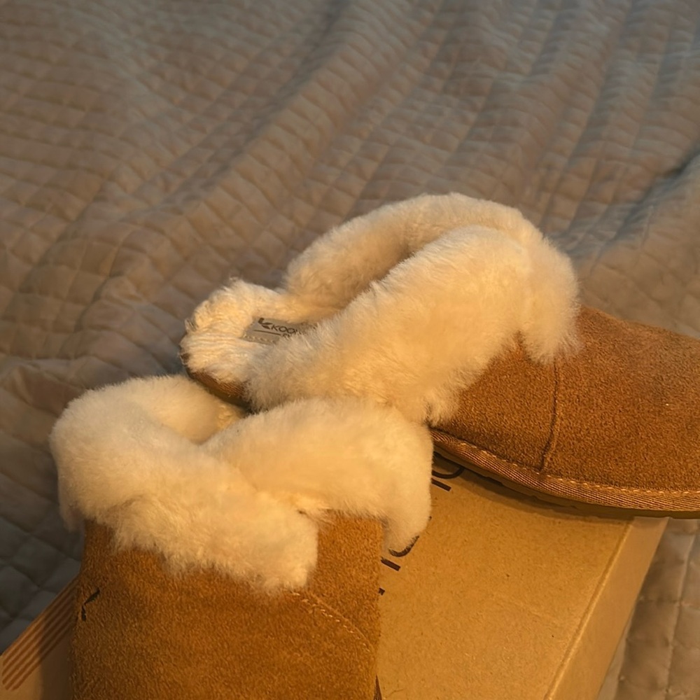 Woman’s kookaburra slippers by Ugg